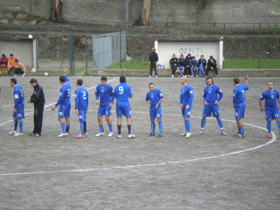 La formazione del Limina schierata a centrocampo.