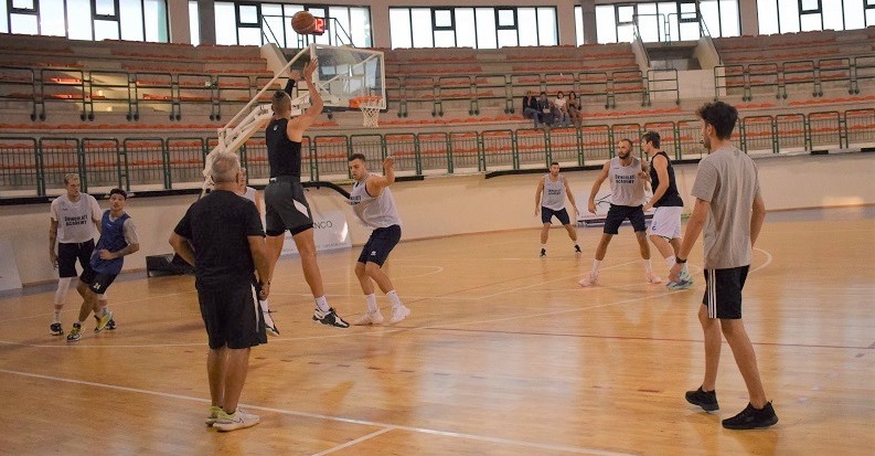 Basket School 21-22 - Scerbinskis al tiro