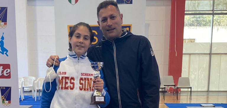Club Scherma Messina 2022 Angelo Gabriele Lucchese con il maestro Letterio Cutugno