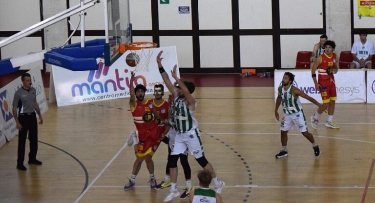 Basket School Messina 21-22 Pandolfi in azione d'attacco 1