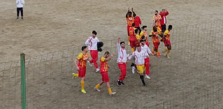 L'esultanza della Virtus Messina a fine gara