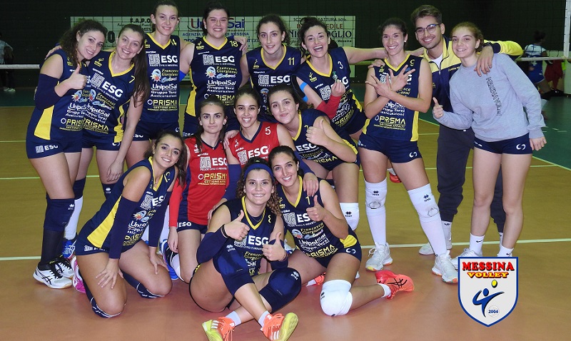 Messina Volley 22-23 esultano a fine gara