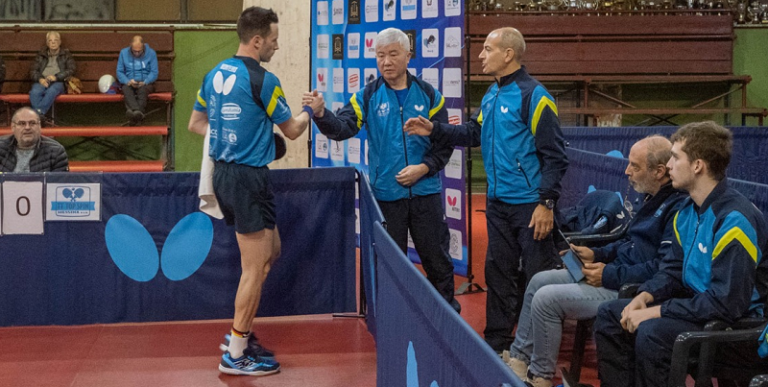 Top Spin 22-23 Monteiro congratulato dalla panchina