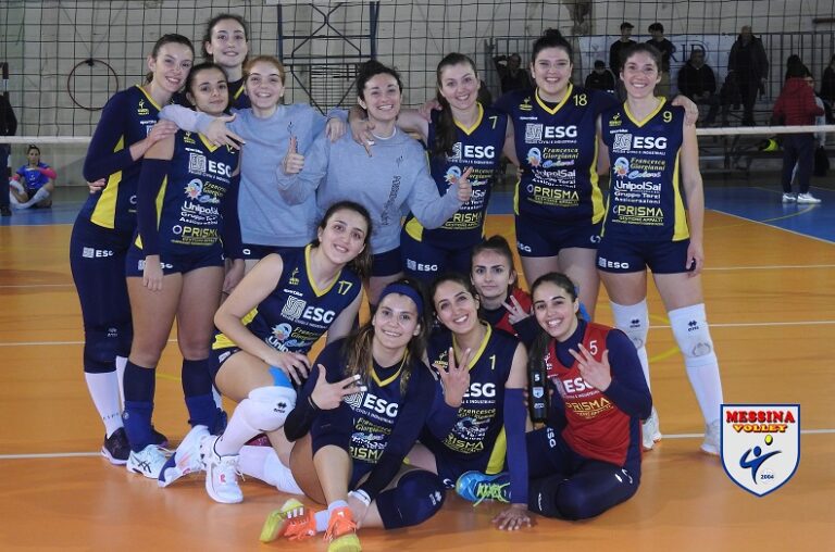 Le ragazze del Messina Volley esultano a fine gara