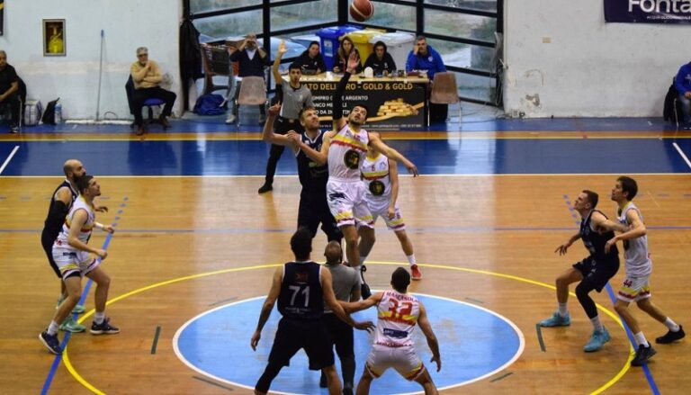 La Palla a due del match
