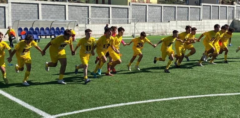 Esultanza fine partita Under 17__ del MESSINA FUTBOL