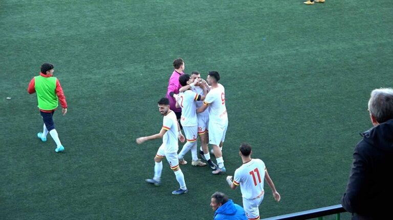L'esultanza di Barbera e compagni dopo il gol