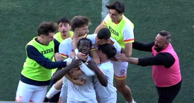 Messana-Nebros L'esultnza della squadra