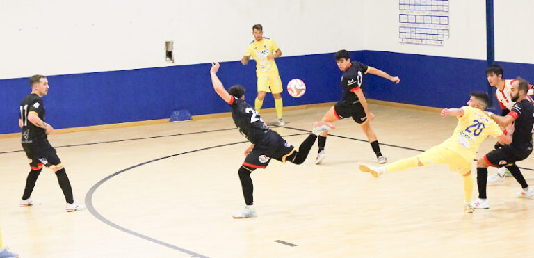Futsal Messina 24-25 vs Mazara Una spettacolare azione del match_edited