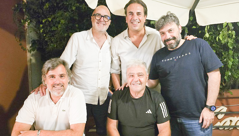 Basket Scool Messina - Pippo Sidoti con i dirigenti Donia, Vita, Mazzù e Frassica_edited