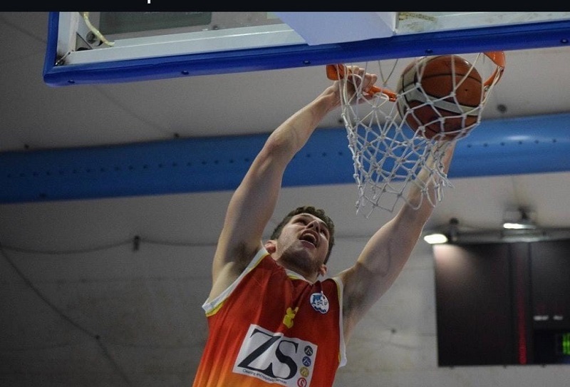 Hamish Warden con la maglia della Basket School nel 2019