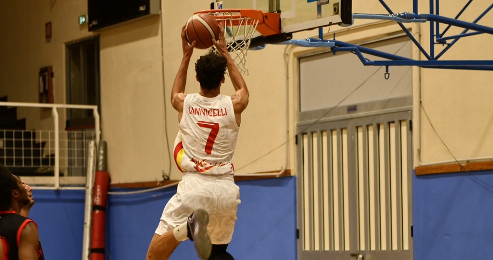 Messina Basket School vs Rende - Una schiacciata di Iannicelli