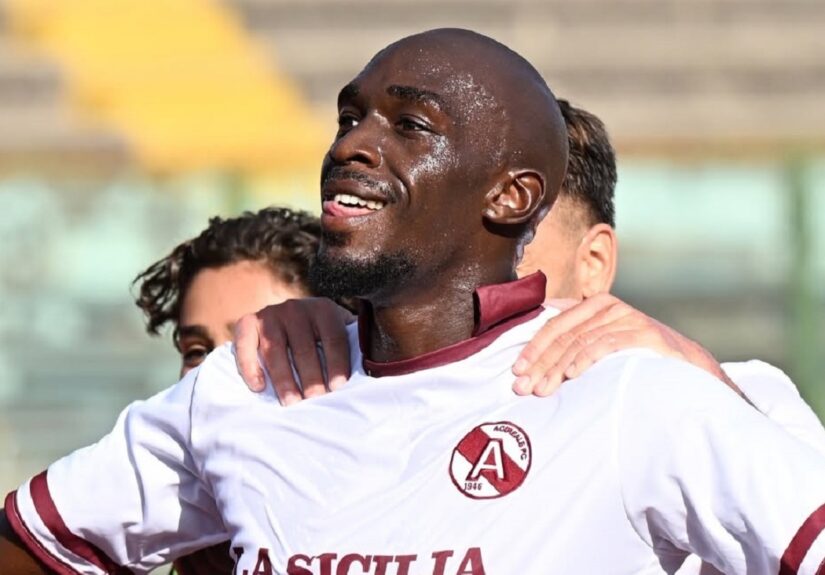 Acireale Fc - l'esultanza di Mokulu